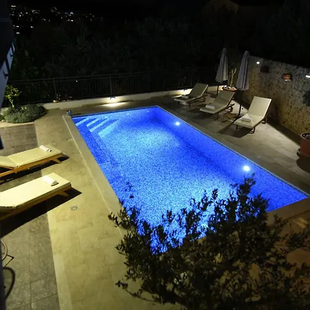 Alka Villa *